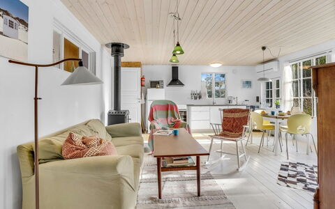 Aleta - 300M from the Sea: Möbel, Interior Design, Flooring, Holz, Decke, Fussboden, Stuhl, Couch, Wohnzimmer, Tabelle