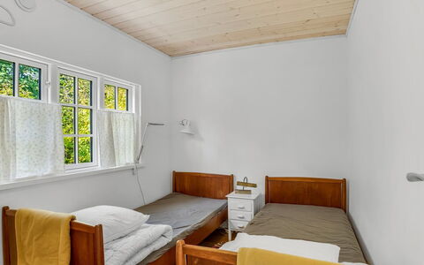 Aleta - 300M from the Sea: Flooring, Wand, Interior Design, Fussboden, Holz, Möbel, Schlafzimmer, Bett, Decke, Zuhause