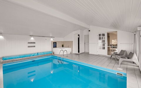 Jaana - 10M from the Sea: Holz, Zuhause, Veranda, Deck, Hartholz, Dach, Holzbeize, Holzboden, Eco Hotel