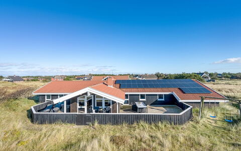 Jaana - 10M from the Sea: Holz, Zuhause, Veranda, Deck, Hartholz, Dach, Holzbeize, Holzboden, Eco Hotel