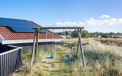 Jaana - 10M from the Sea: Holz, Zuhause, Veranda, Deck, Hartholz, Dach, Holzbeize, Holzboden, Eco Hotel