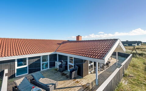 Jaana - 10M from the Sea: Holz, Zuhause, Veranda, Deck, Hartholz, Dach, Holzbeize, Holzboden, Eco Hotel