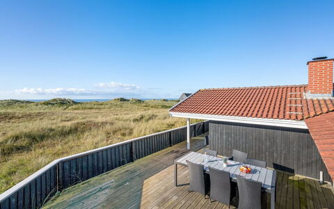 Jaana - 10M from the Sea: Holz, Zuhause, Veranda, Deck, Hartholz, Dach, Holzbeize, Holzboden, Eco Hotel