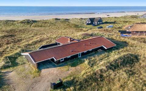 Jaana - 10M from the Sea: Holz, Zuhause, Veranda, Deck, Hartholz, Dach, Holzbeize, Holzboden, Eco Hotel