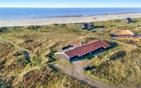 Jaana - 10M from the Sea: Holz, Zuhause, Veranda, Deck, Hartholz, Dach, Holzbeize, Holzboden, Eco Hotel