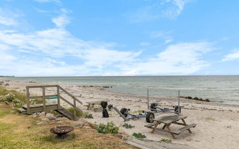 Aswith - 5M from the Sea: Holz, Zuhause, Veranda, Deck, Hartholz, Dach, Holzbeize, Holzboden, Eco Hotel