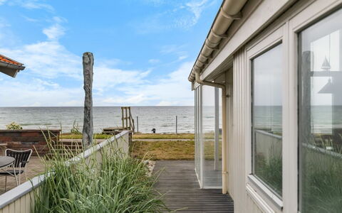 Aswith - 5M from the Sea: Holz, Zuhause, Veranda, Deck, Hartholz, Dach, Holzbeize, Holzboden, Eco Hotel