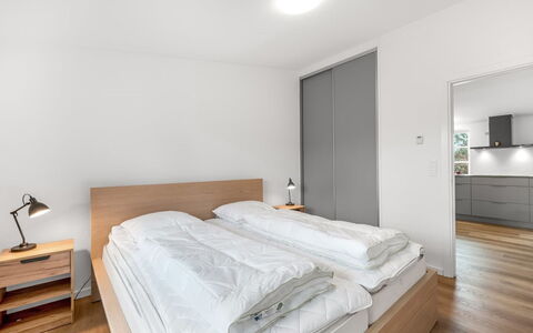 Agla - 2.5Km from the Sea: Holz, Interior Design, Decke, Schlafzimmer, Bett, Flooring, Fussboden, Zimmer, Bettrahmen, Wohnung