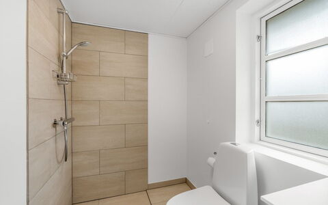 Agla - 2.5Km from the Sea: Toilleten Sitz, Badezimmer, Flooring, Toilette, Fussboden, Armatur, Wand, Interior Design, Installation, Zimmer