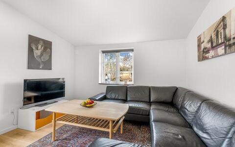 Agla - 2.5Km from the Sea: Couch, Möbel, Interior Design, Holz, Flooring, Fussboden, Wohnzimmer, Decke, Zimmer, Wohnung
