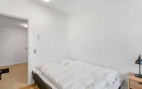 Agla - 2.5Km from the Sea: Holz, Schlafzimmer, Fussboden, Flooring, Interior Design, Decke, Bett, Zimmer, Holzboden, Bedding
