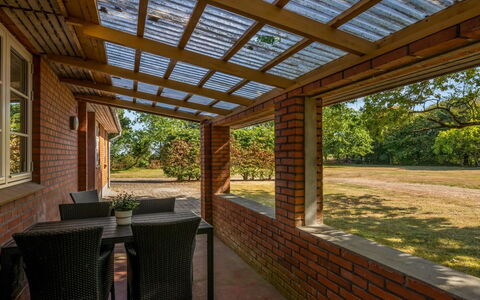 Agla - 2.5Km from the Sea: Holz, Decke, Schatten, Holzbeize, Outdoor Struktur, Veranda, Hartholz, Strahl, Garten, Pergola