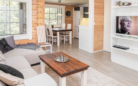 Kiehtäjän Lahti: Möbel, Interior Design, Holz, Flooring, Zimmer, Wohnzimmer, Zuhause, Couch, Decke, Fussboden