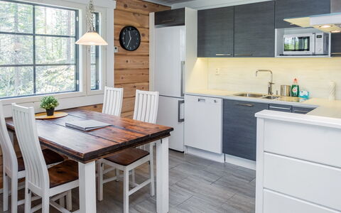 Kiehtäjän Lahti: Möbel, Interior Design, Küche, Flooring, Countertop, Holz, Decke, Küche & Esszimmer Tisch, Fussboden, Cabinetry