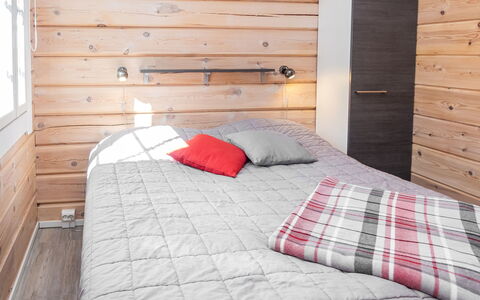 Kiehtäjän Lahti: Möbel, Schlafzimmer, Holz, Interior Design, Bett, Flooring, Bettdecke, Fussboden, Linens, Bedding