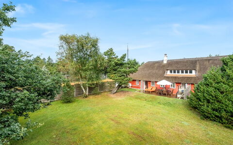 Krischan - 1.6Km from the Sea: Flooring, Wand, Fussboden, Interior Design, Holz, Decke, Holzboden, Beleuchtung, Möbel, Laminatboden