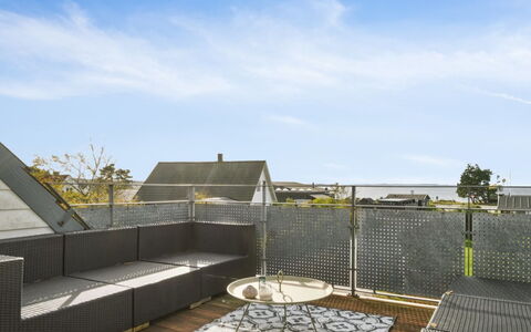 Elmeri - 200M from the Sea: Holz, Zuhause, Veranda, Deck, Hartholz, Dach, Holzbeize, Holzboden, Eco Hotel