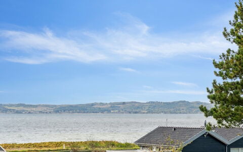 Elmeri - 200M from the Sea: Holz, Zuhause, Veranda, Deck, Hartholz, Dach, Holzbeize, Holzboden, Eco Hotel