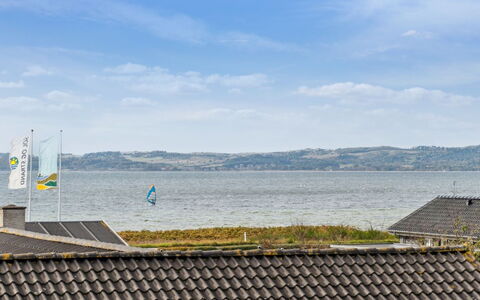 Elmeri - 200M from the Sea: Holz, Zuhause, Veranda, Deck, Hartholz, Dach, Holzbeize, Holzboden, Eco Hotel