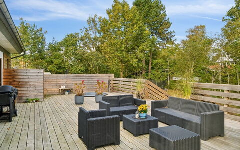 Elmeri - 200M from the Sea: Holz, Zuhause, Veranda, Deck, Hartholz, Dach, Holzbeize, Holzboden, Eco Hotel