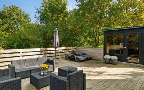 Elmeri - 200M from the Sea: Holz, Zuhause, Veranda, Deck, Hartholz, Dach, Holzbeize, Holzboden, Eco Hotel
