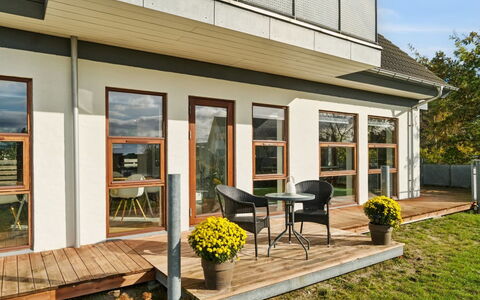 Elmeri - 200M from the Sea: Holz, Zuhause, Veranda, Deck, Hartholz, Dach, Holzbeize, Holzboden, Eco Hotel