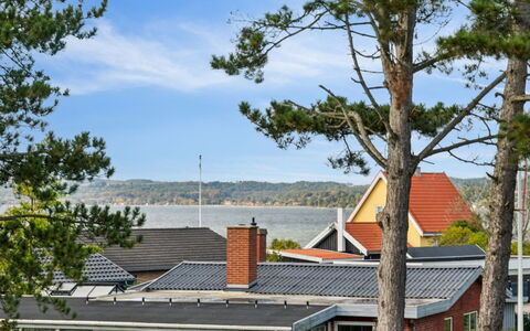 Elmeri - 200M from the Sea: Holz, Zuhause, Veranda, Deck, Hartholz, Dach, Holzbeize, Holzboden, Eco Hotel