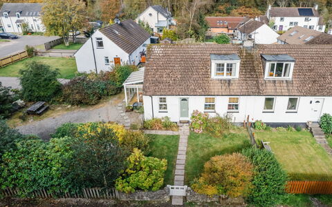 Jenkins Cottage: Pflanze, Eigentum, Gebäude, Fenster, Grundstueck, Baum, Haus, Hütte, Nachbarschaft, Urban Design