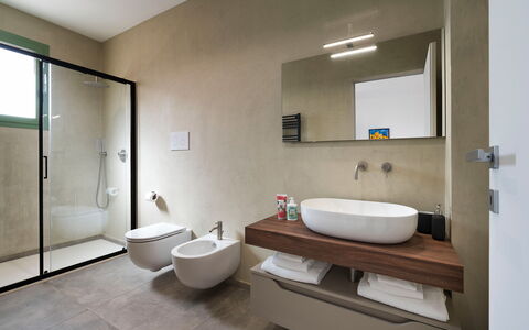 Cavial: Armatur, Zapfhahn, Eigentum, Spiegel, Badezimmer, Bad Sink, Komfort, Sinken, Lila