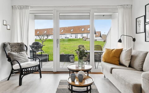 Jesper - 350M from the Sea: Möbel, Interior Design, Flooring, Couch, Holz, Fussboden, Zuhause, Wohnzimmer, Zimmer, Wohnung