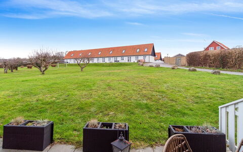 Jesper - 350M from the Sea: Himmel, Gras, Einfach, Grundstueck, Ground, Rasen, Garten, Garten, Landscaping, Wiese
