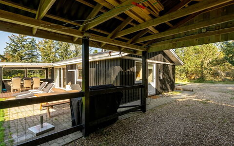 Rajna - 500M to the Fjord: Dach, Haus, Zuhause, Hütte, Tür, Abstellgleis, Deck, Veranda, Planke, Hartholz