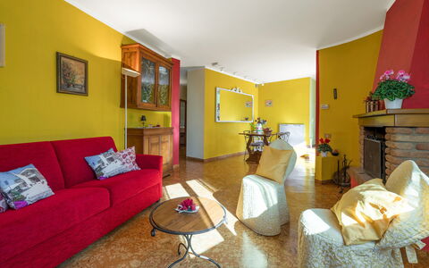 Bellavista Tuscany Apartment Panoramic Terrace: Pflanze, Eigentum, Bilderrahmen, Möbel, Dekoration, Azurblau, Zimmerpflanze, Beleuchtung, Komfort, Interior Design