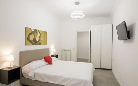 Welcome Rome: Möbel, Eigentum, Komfort, Beleuchtung, Holz, Interior Design, Fussboden, Flooring, Wand, Bettrahmen