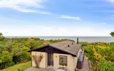Kaleva - 100M from the Sea: Möbel, Interior Design, Flooring, Fussboden, Decke, Zimmer, Stuhl, Tabelle, Wohnung, Küche & Esszimmer Tisch