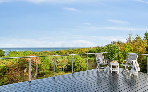 Kaleva - 100M from the Sea: Möbel, Interior Design, Flooring, Fussboden, Decke, Zimmer, Stuhl, Tabelle, Wohnung, Küche & Esszimmer Tisch