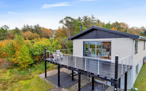 Kaleva - 100M from the Sea: Möbel, Interior Design, Flooring, Fussboden, Decke, Zimmer, Stuhl, Tabelle, Wohnung, Küche & Esszimmer Tisch