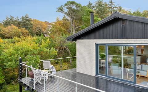 Kaleva - 100M from the Sea: Möbel, Interior Design, Flooring, Fussboden, Decke, Zimmer, Stuhl, Tabelle, Wohnung, Küche & Esszimmer Tisch