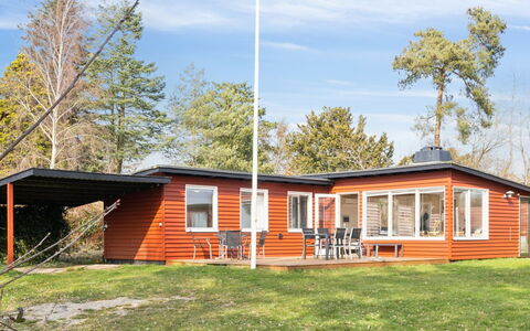 Salka - 200M to the Fjord: Möbel, Interior Design, Flooring, Fussboden, Decke, Zimmer, Stuhl, Tabelle, Wohnung, Küche & Esszimmer Tisch