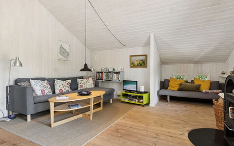 Aimo - 300M from the Sea: Flooring, Interior Design, Holz, Fussboden, Möbel, Decke, Zimmer, Couch, Wohnzimmer, Holzboden