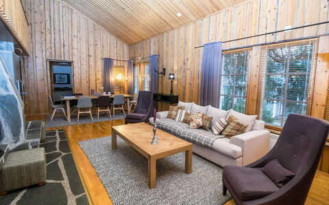 Villa Kajo: Holz, Interior Design, Flooring, Fussboden, Decke, Zuhause, Möbel, Couch, Wohnzimmer, Zimmer
