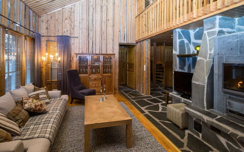Villa Kajo: Holz, Decke, Interior Design, Flooring, Couch, Fussboden, Die Architektur, Wohnzimmer, Möbel, Zuhause