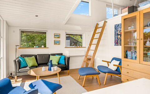 Veetrikki - 350M from the Sea: Möbel, Interior Design, Flooring, Fussboden, Holz, Decke, Holzboden, Zimmer, Couch, Wohnzimmer
