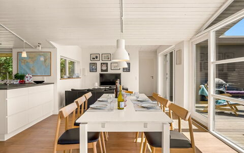 Veetrikki - 350M from the Sea: Möbel, Flooring, Interior Design, Fussboden, Holz, Holzboden, Decke, Küche & Esszimmer Tisch, Esszimmer, Tabelle