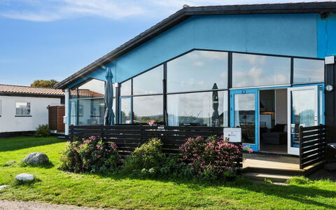 Veli - 300M from the Sea: Holz, Zuhause, Veranda, Deck, Hartholz, Dach, Holzbeize, Holzboden, Eco Hotel