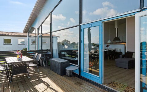 Veli - 300M from the Sea: Holz, Zuhause, Veranda, Deck, Hartholz, Dach, Holzbeize, Holzboden, Eco Hotel