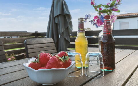 Veli - 300M from the Sea: Holz, Zuhause, Veranda, Deck, Hartholz, Dach, Holzbeize, Holzboden, Eco Hotel