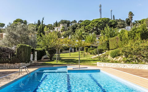 Nadia: Wasser, Himmel, Pflanze, Eigentum, Schwimmbad, Natur, Azurblau, Baum, Gewässer, Gras