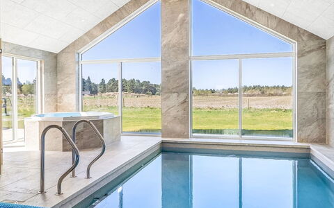 Sönke - 4Km from the Sea: Schwimmbad, Flooring, Decke, Fussboden, Verbundwerkstoff, Resort, Estate, Daylighting, Design, Villa