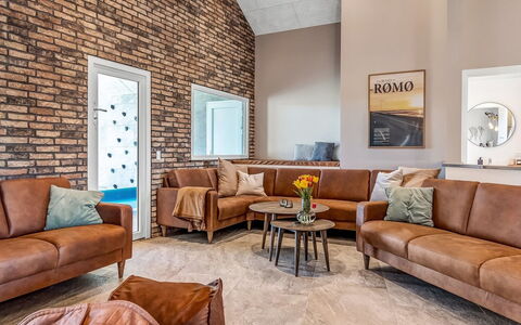 Sönke - 4Km from the Sea: Couch, Möbel, Holz, Interior Design, Wohnzimmer, Flooring, Wohnung, Fussboden, Zuhause